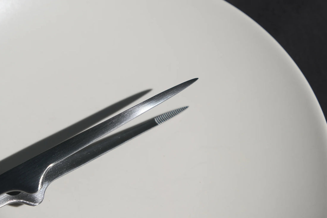 Petite Stando Tweezer Black